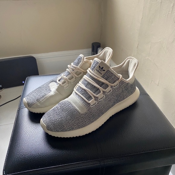 Adidas Runner - Picture 1 of 2